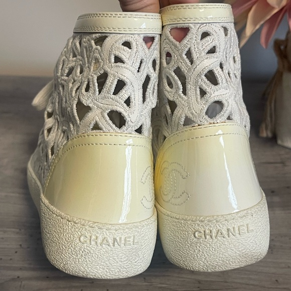 Authentic CHANEL White Camellia laser cut sneakers - Picture 7 of 16